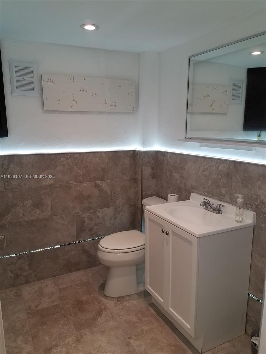   /   sq. ft. $ 2025-12-09 0 Photo