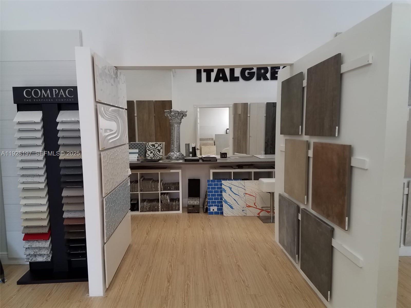   /   sq. ft. $ 2025-12-09 0 Photo