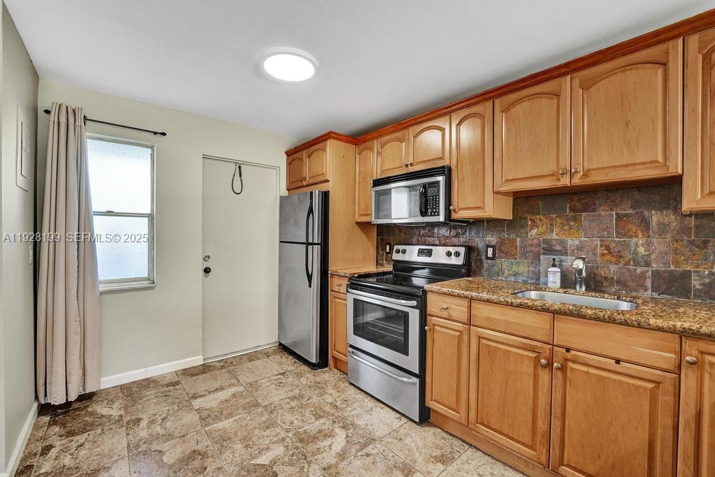 See details 112 1 / 2 775 sq. ft. $ 2025-12-11 0 Photo