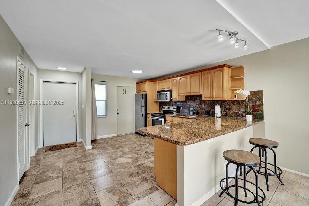 See details 112 1 / 2 775 sq. ft. $ 2025-12-11 0 Photo