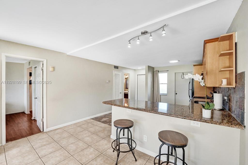 See details 112 1 / 2 775 sq. ft. $ 2025-12-11 0 Photo