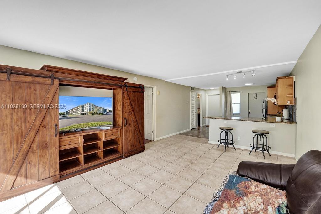 See details 112 1 / 2 775 sq. ft. $ 2025-12-11 0 Photo