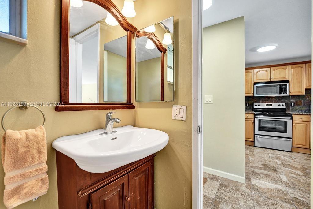 See details 112 1 / 2 775 sq. ft. $ 2025-12-11 0 Photo