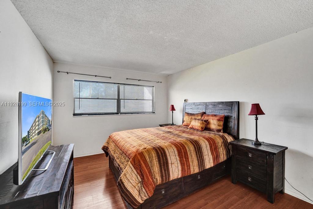 See details 112 1 / 2 775 sq. ft. $ 2025-12-11 0 Photo