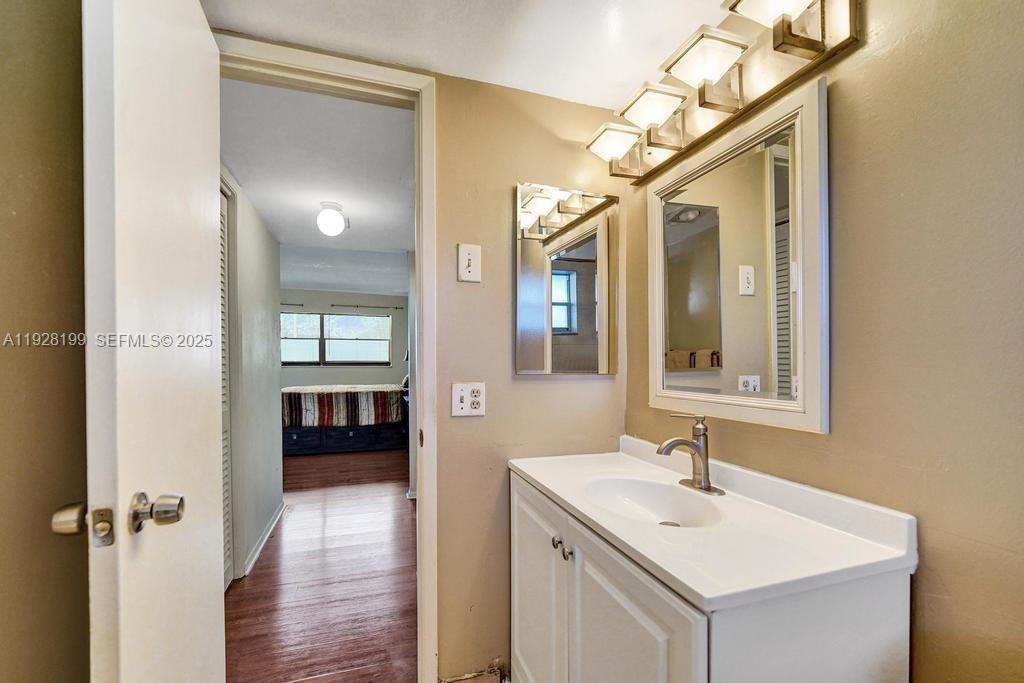 See details 112 1 / 2 775 sq. ft. $ 2025-12-11 0 Photo