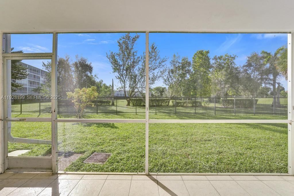 See details 112 1 / 2 775 sq. ft. $ 2025-12-11 0 Photo