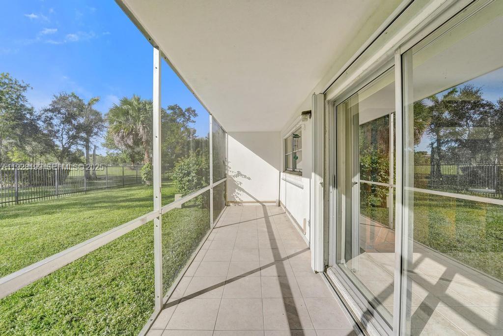 See details 112 1 / 2 775 sq. ft. $ 2025-12-11 0 Photo