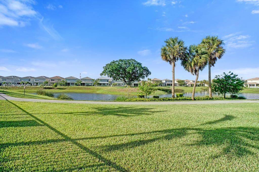 See details 112 1 / 2 775 sq. ft. $ 2025-12-11 0 Photo