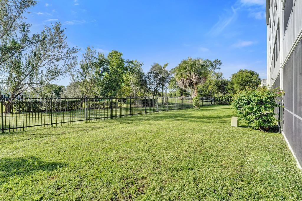 See details 112 1 / 2 775 sq. ft. $ 2025-12-11 0 Photo