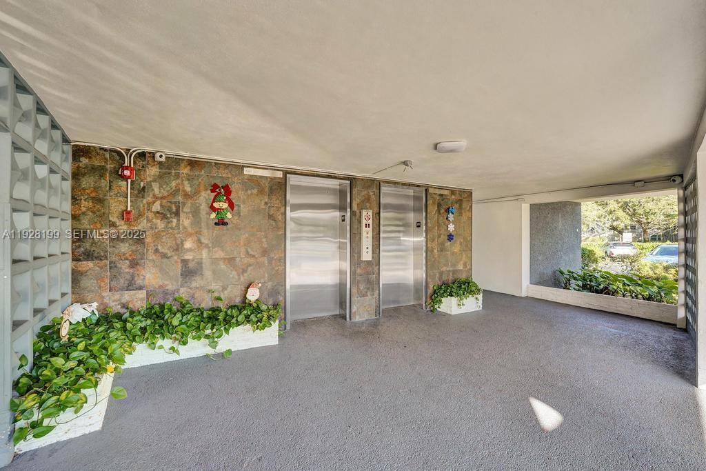 See details 112 1 / 2 775 sq. ft. $ 2025-12-11 0 Photo