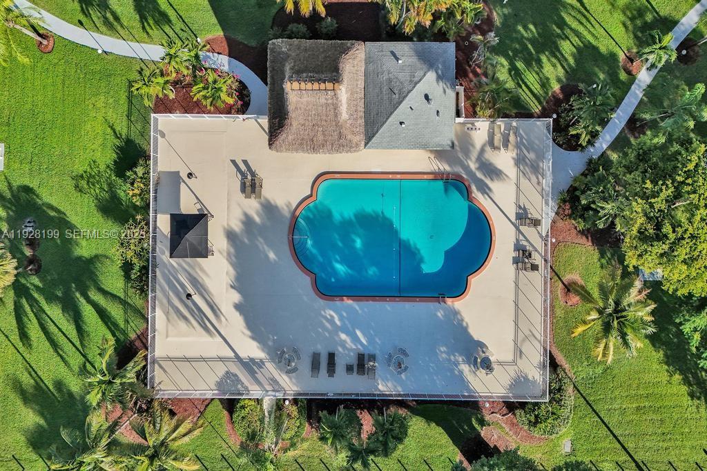 See details 112 1 / 2 775 sq. ft. $ 2025-12-11 0 Photo