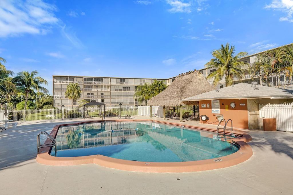 See details 112 1 / 2 775 sq. ft. $ 2025-12-11 0 Photo