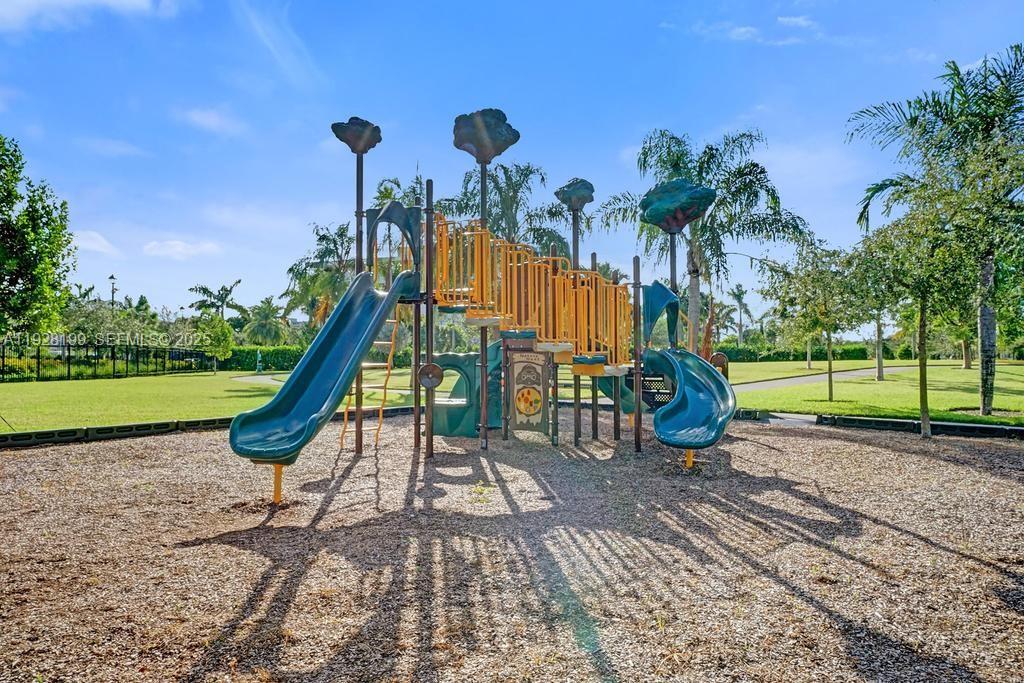 See details 112 1 / 2 775 sq. ft. $ 2025-12-11 0 Photo