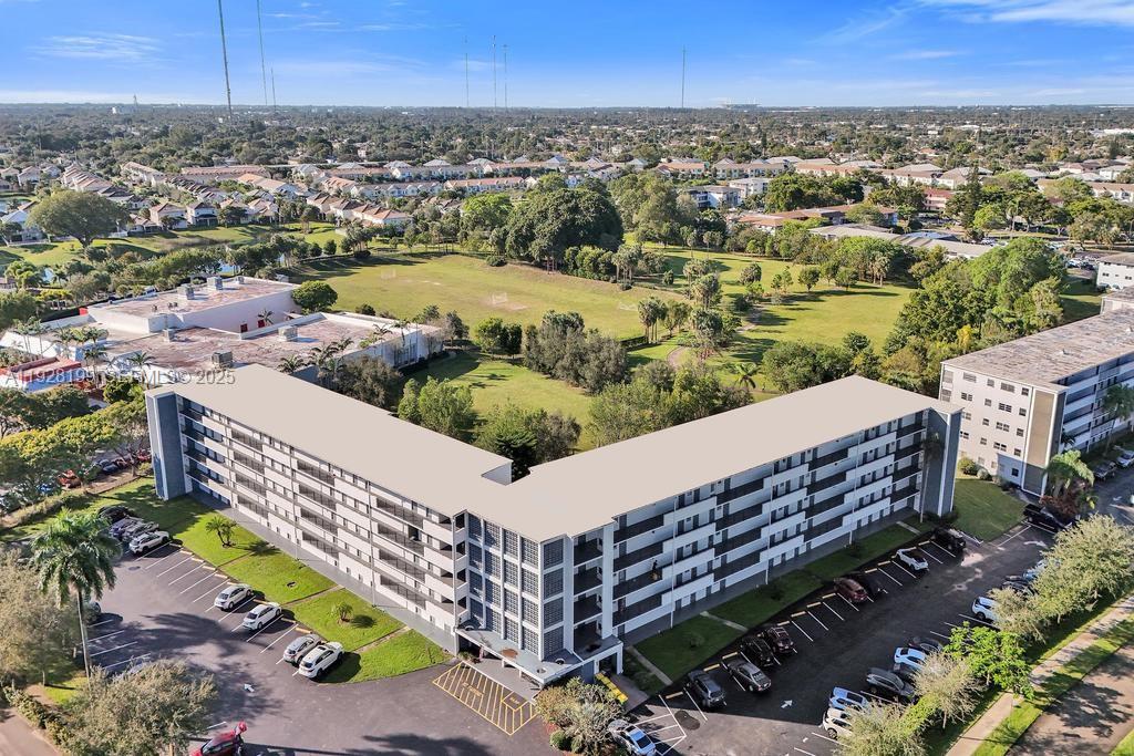 See details 112 1 / 2 775 sq. ft. $ 2025-12-11 0 Photo