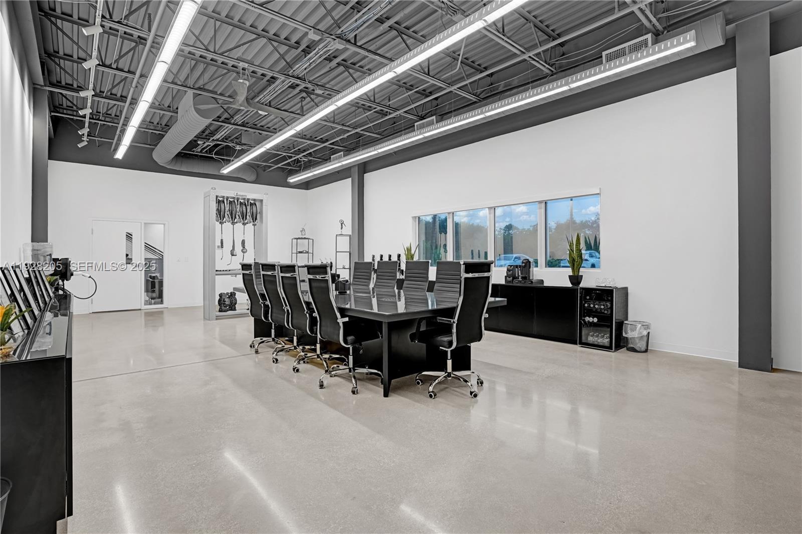 Подробнее / кв.футов $ 2025-12-09 0 Фото