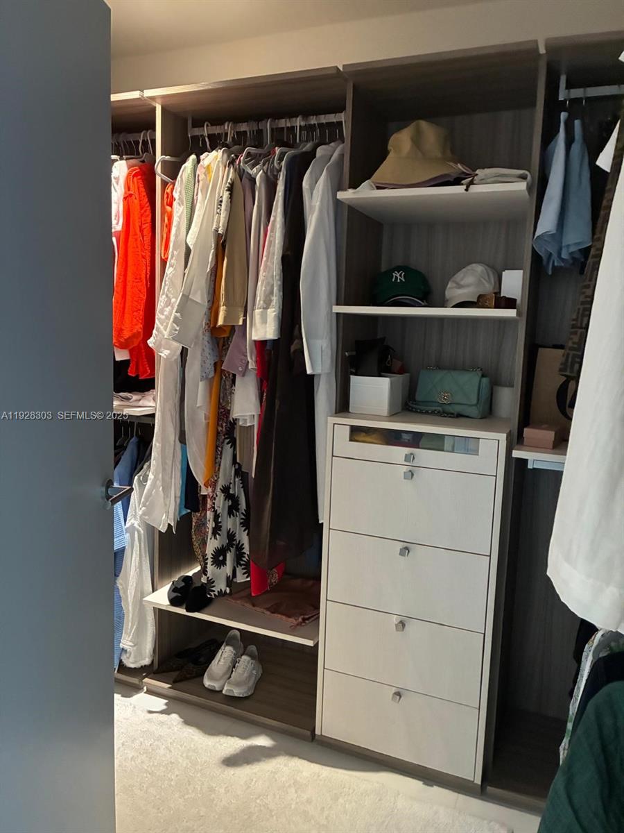 See details 4-506 3 / 4 2726 sq. ft. $ 2025-12-10 0 Photo