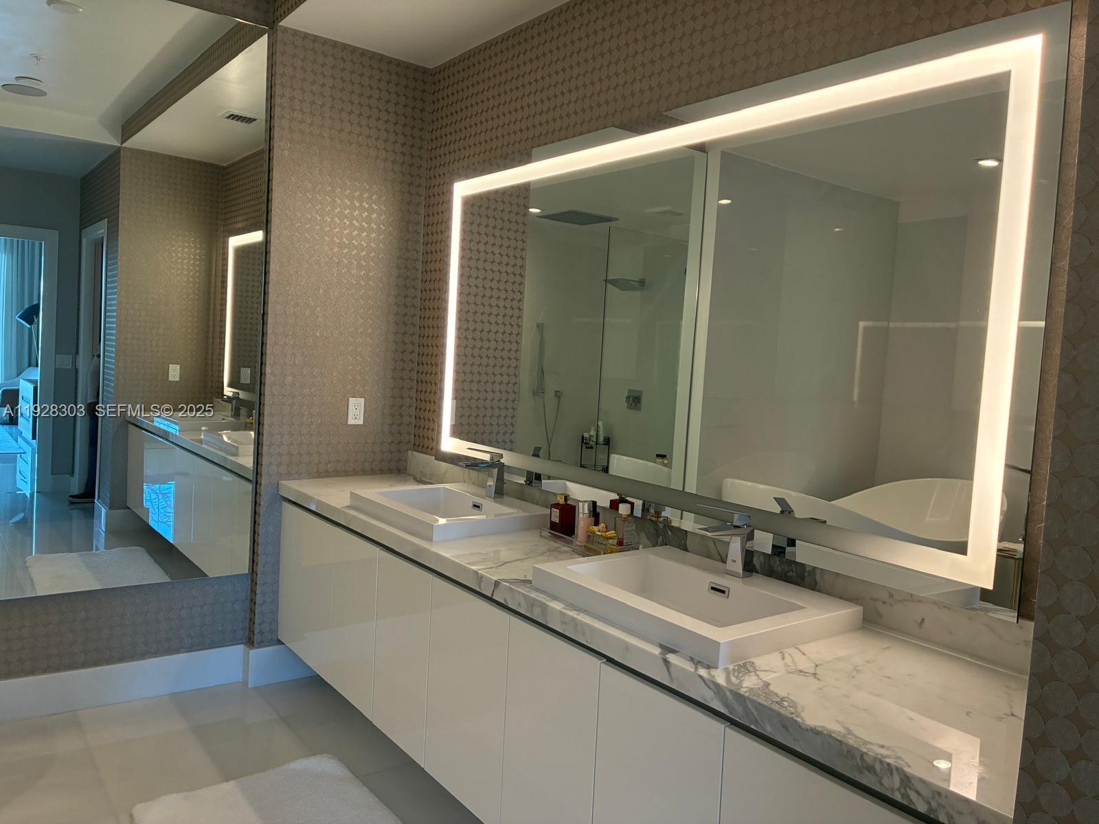 See details 4-506 3 / 4 2726 sq. ft. $ 2025-12-10 0 Photo