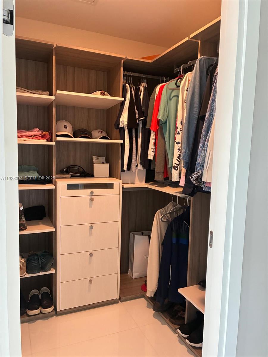 See details 4-506 3 / 4 2726 sq. ft. $ 2025-12-10 0 Photo