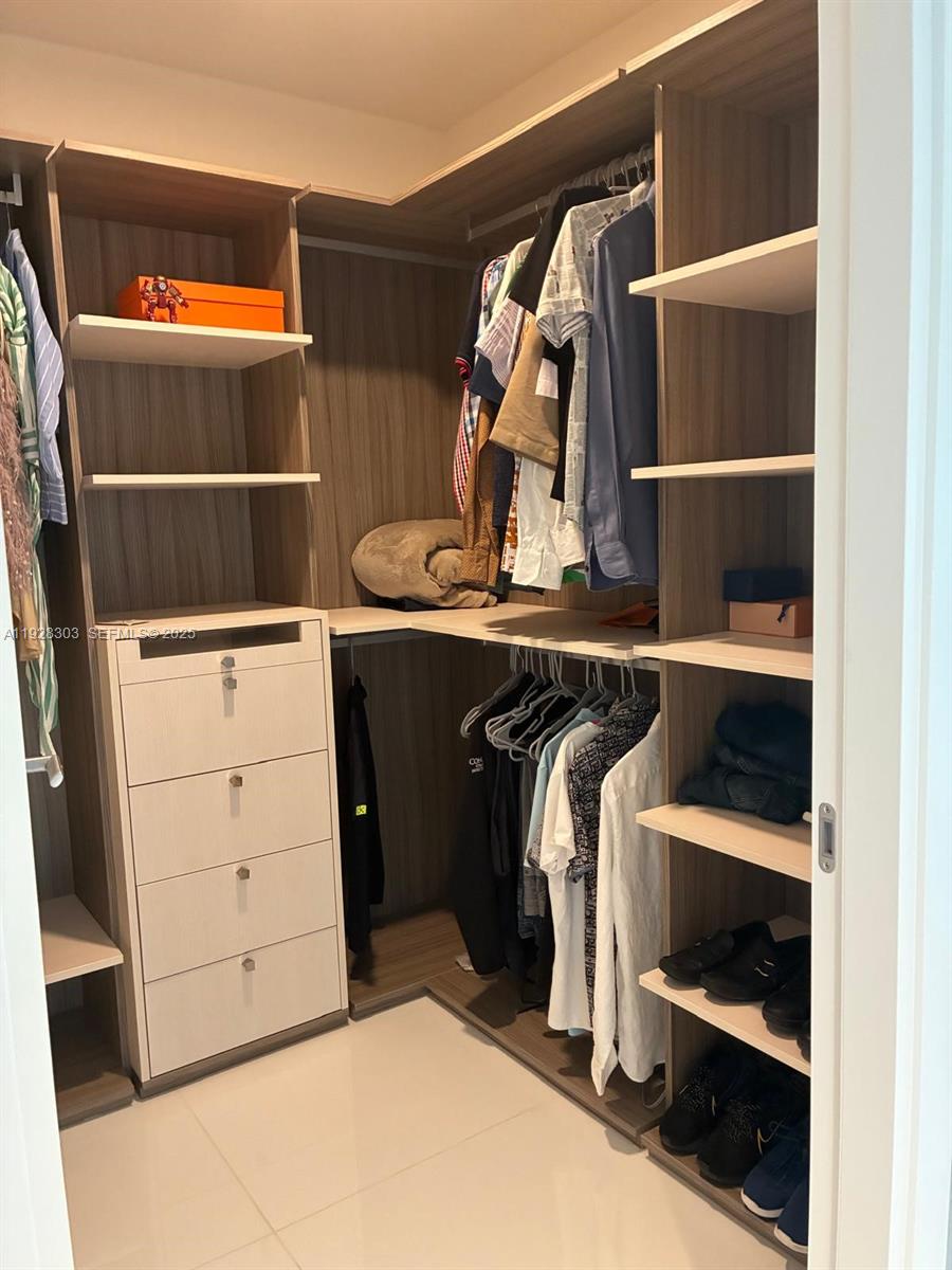 See details 4-506 3 / 4 2726 sq. ft. $ 2025-12-10 0 Photo