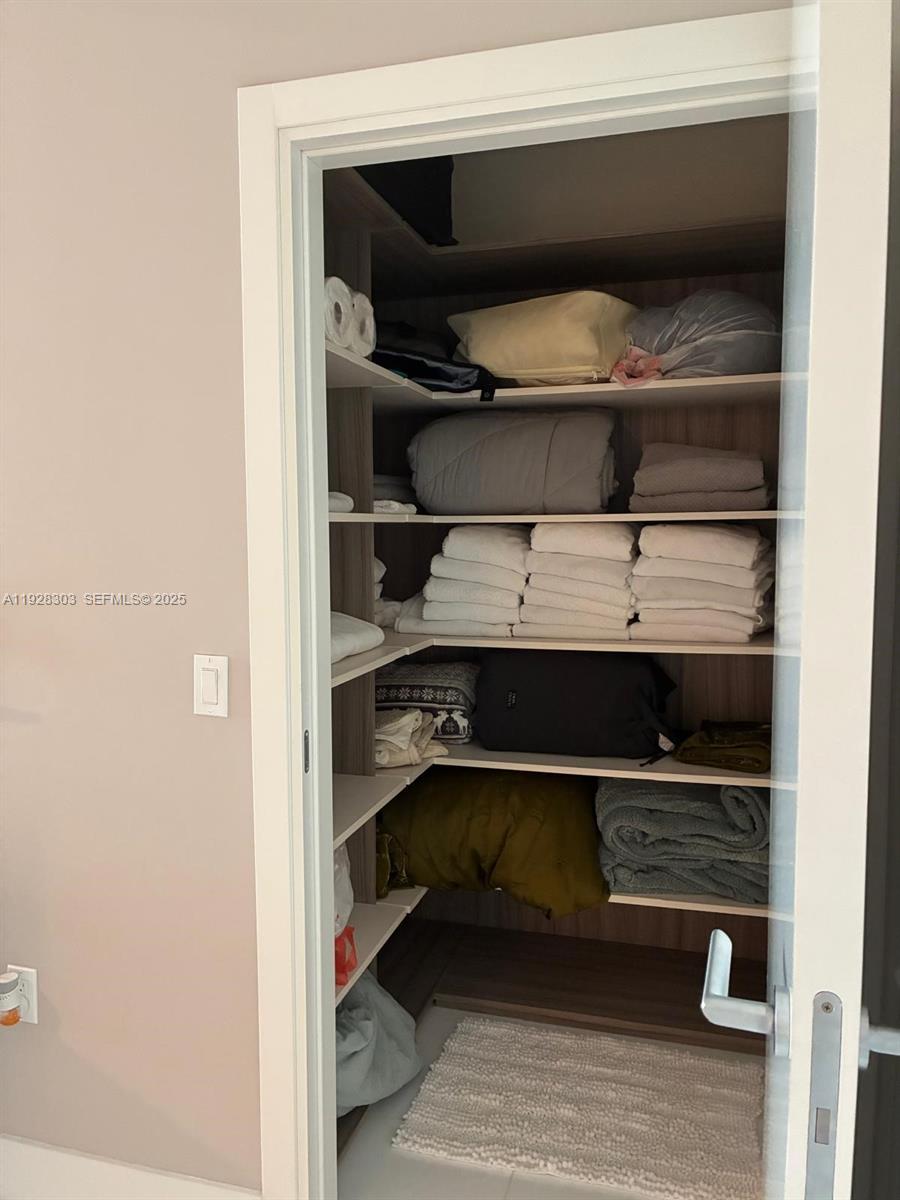 See details 4-506 3 / 4 2726 sq. ft. $ 2025-12-10 0 Photo