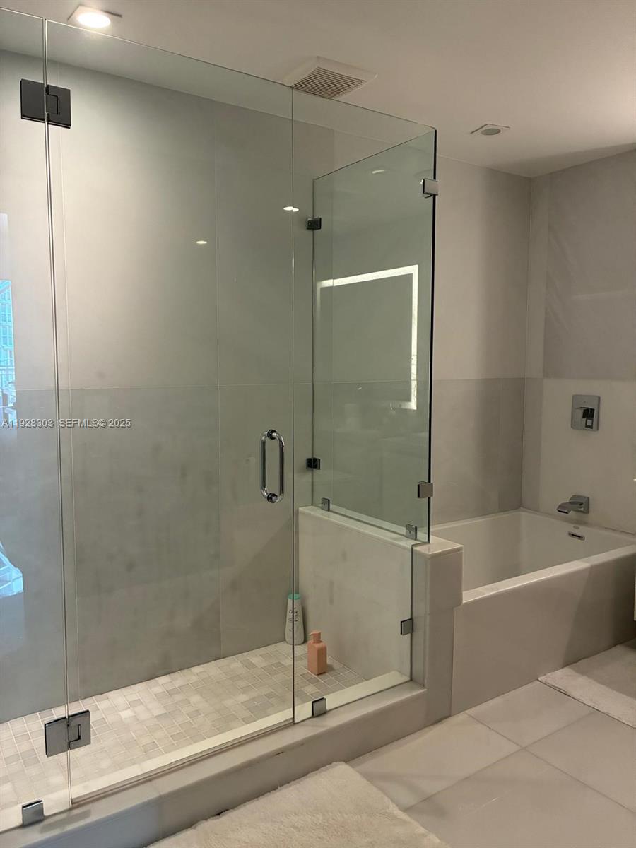 See details 4-506 3 / 4 2726 sq. ft. $ 2025-12-10 0 Photo