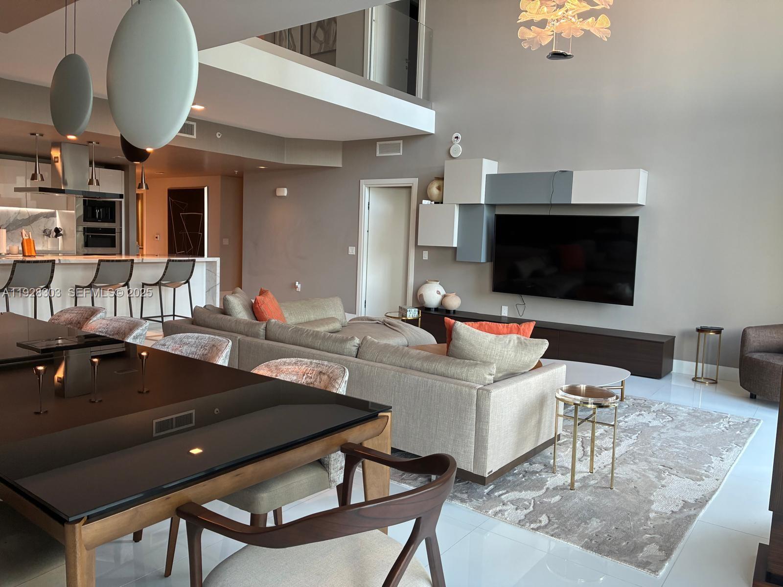 See details 4-506 3 / 4 2726 sq. ft. $ 2025-12-10 0 Photo