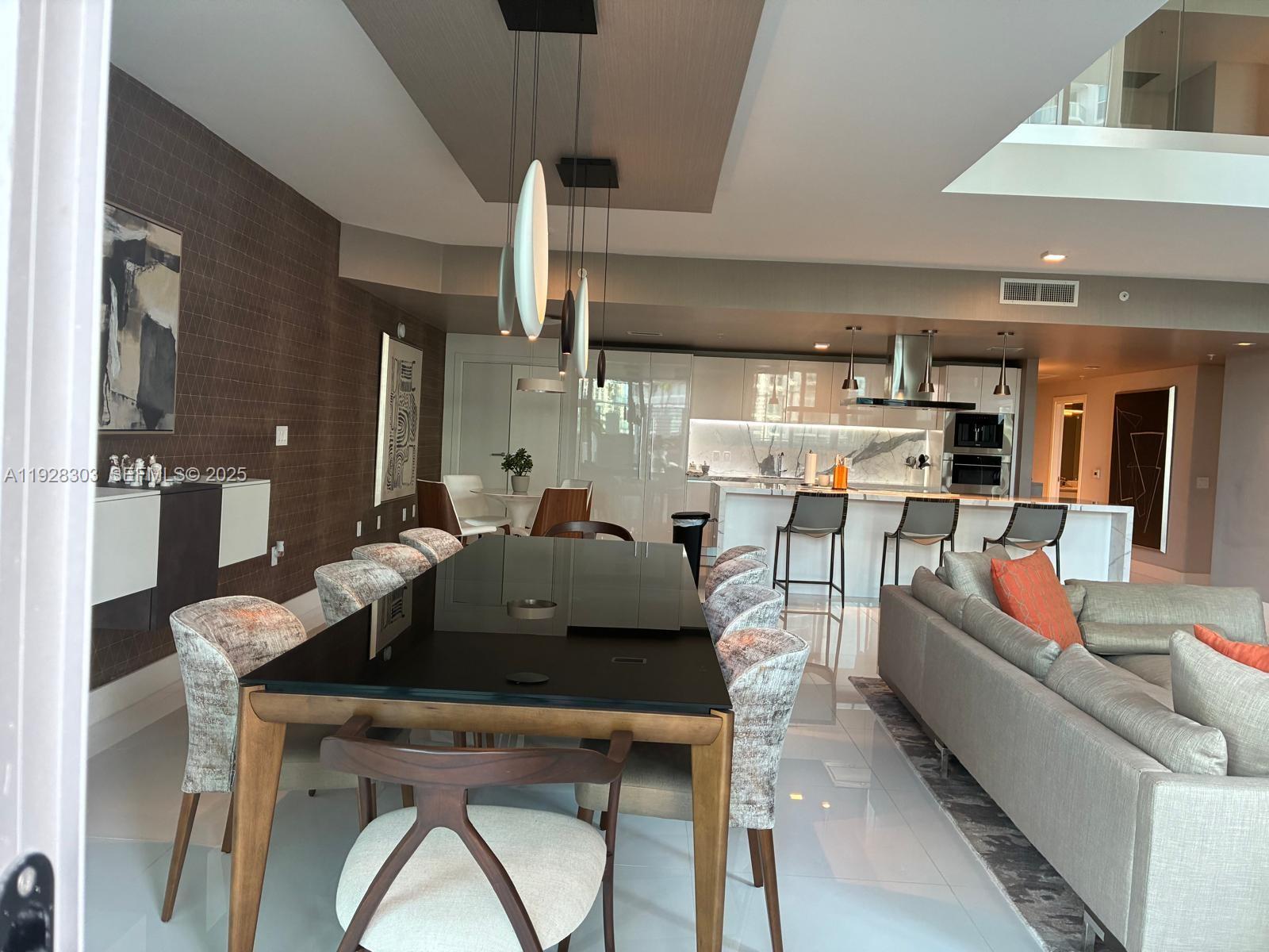 See details 4-506 3 / 4 2726 sq. ft. $ 2025-12-10 0 Photo