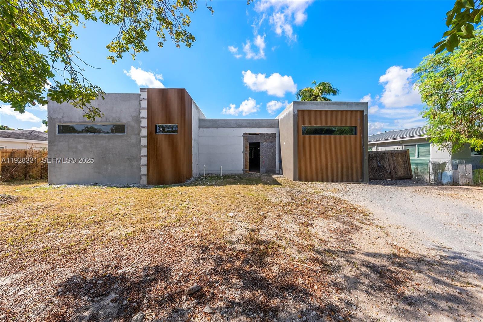 19610 5 / 6 3650 кв.футов $ 2025-12-10 0 Фото