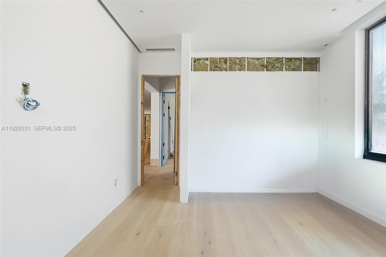 19610 5 / 6 3650 кв.футов $ 2025-12-10 0 Фото