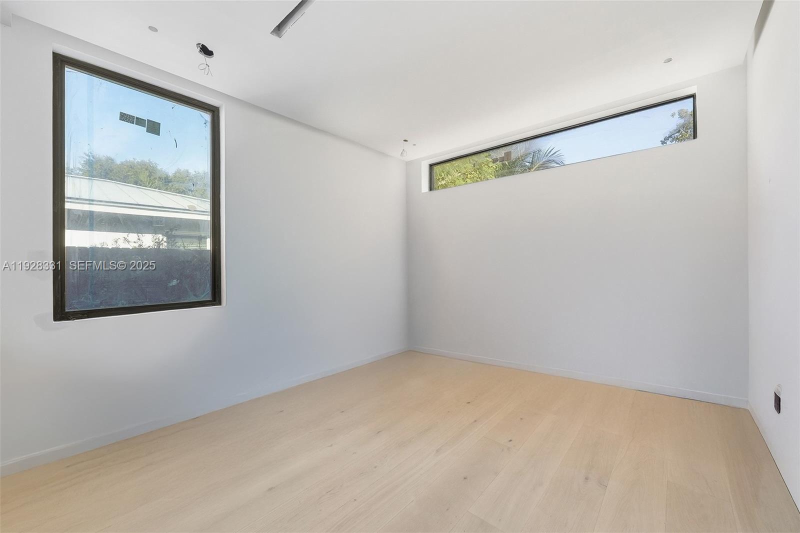 19610 5 / 6 3650 кв.футов $ 2025-12-10 0 Фото