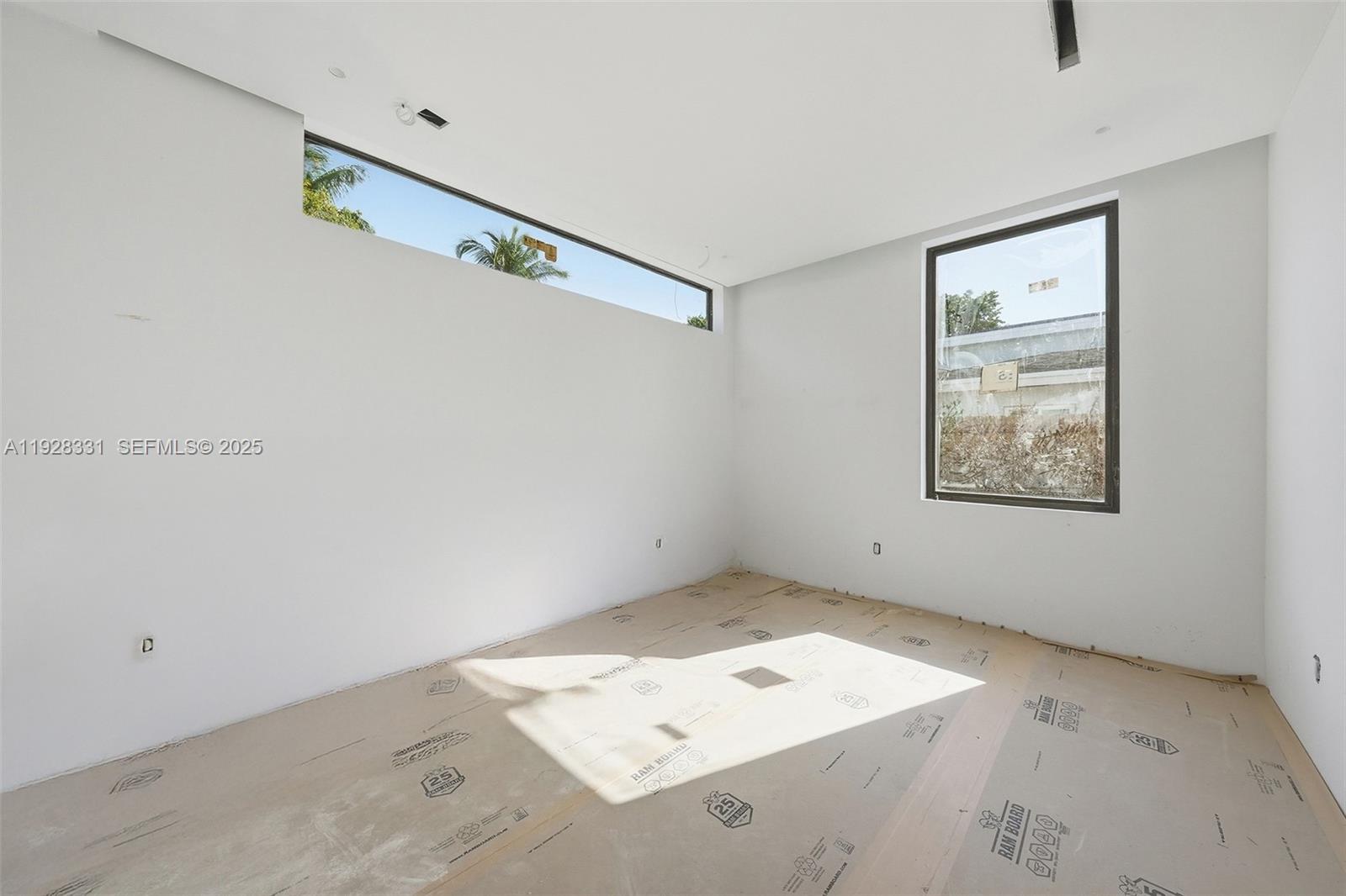 19610 5 / 6 3650 кв.футов $ 2025-12-10 0 Фото