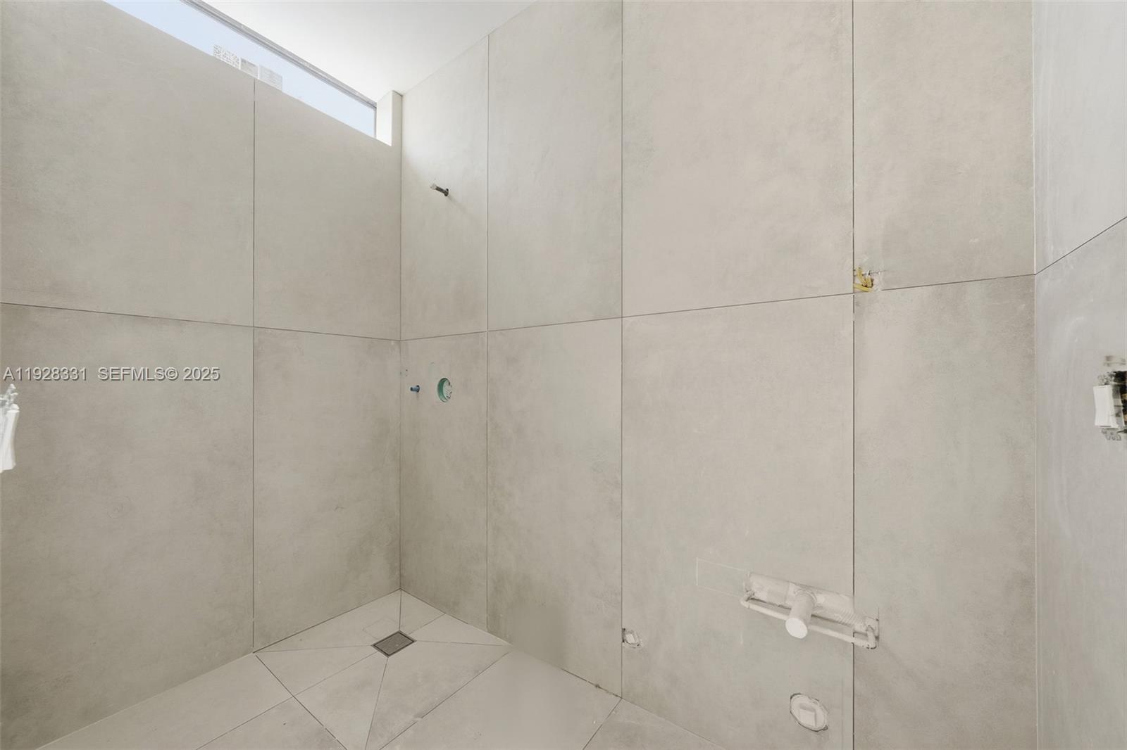 19610 5 / 6 3650 кв.футов $ 2025-12-10 0 Фото