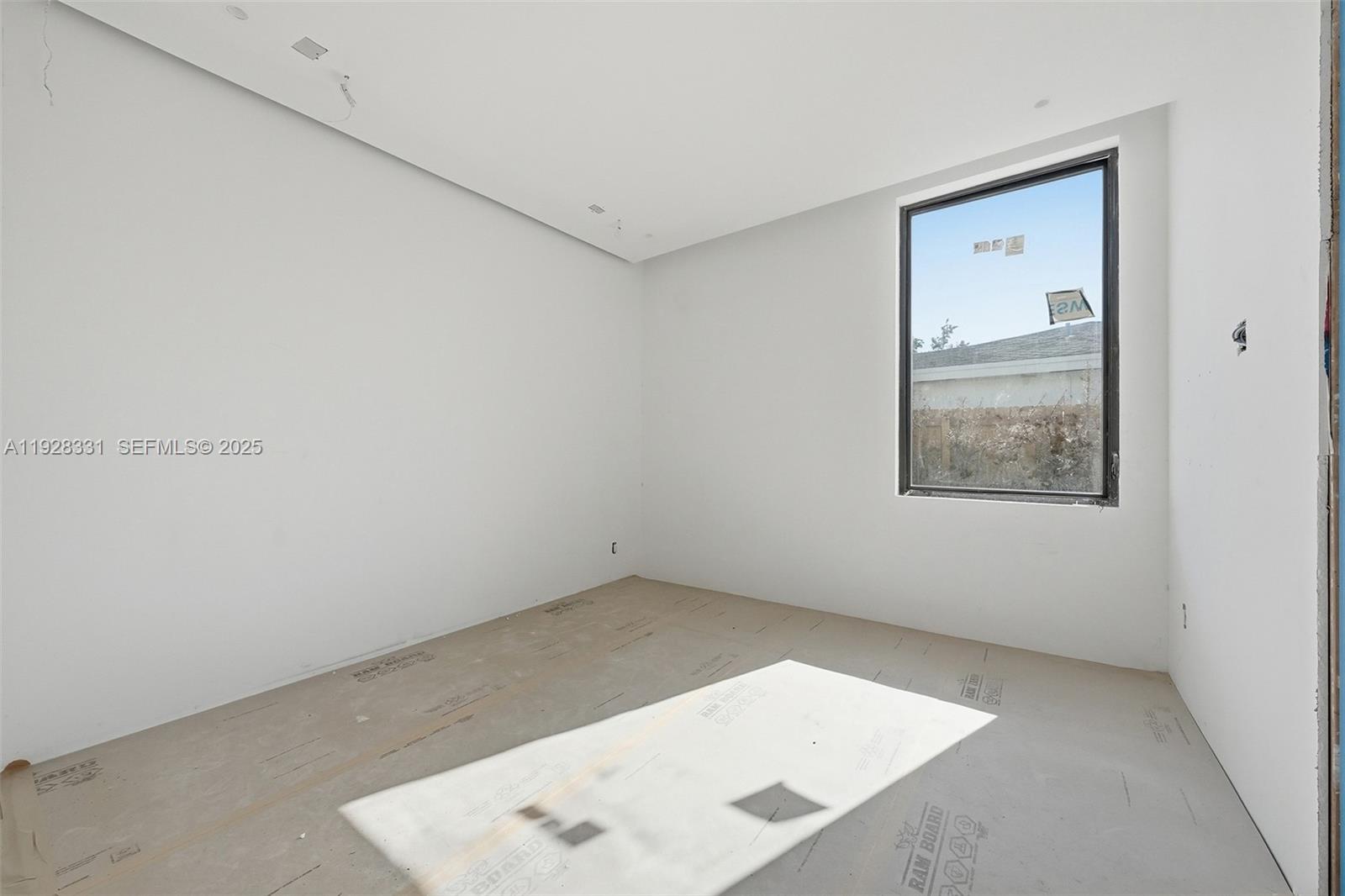 19610 5 / 6 3650 кв.футов $ 2025-12-10 0 Фото