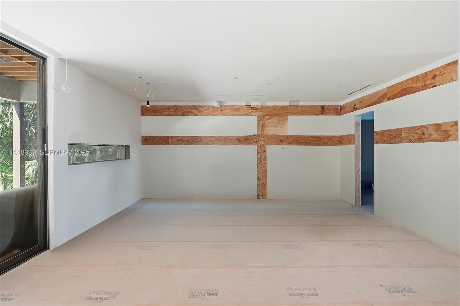 19610 5 / 6 3650 кв.футов $ 2025-12-10 0 Фото