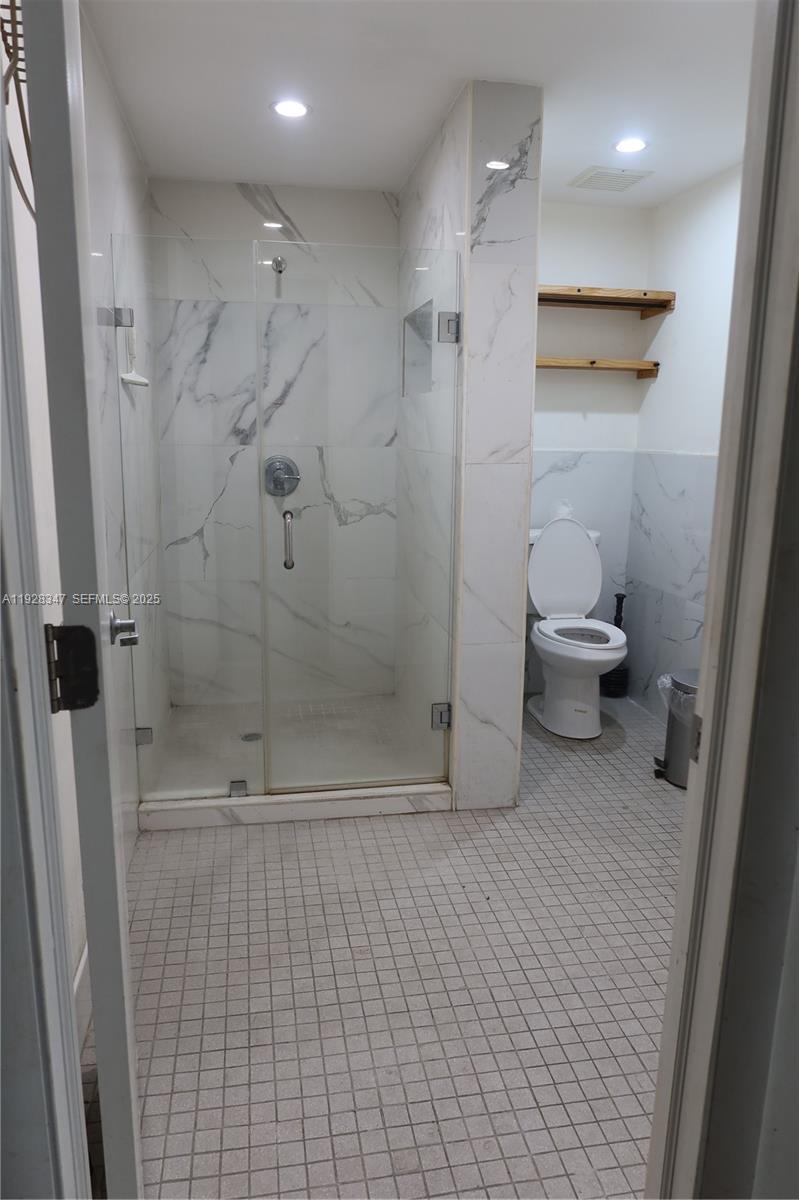 See details / sq. ft. $ 2025-12-10 0 Photo