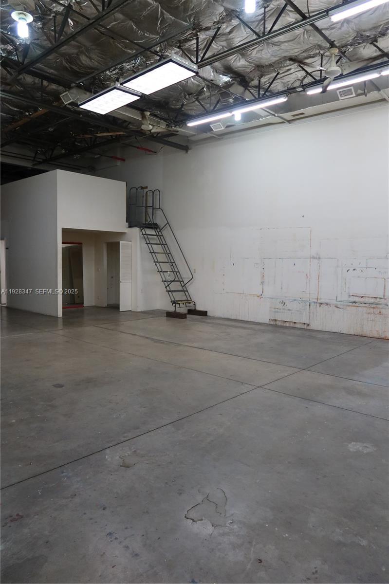 See details / sq. ft. $ 2025-12-10 0 Photo