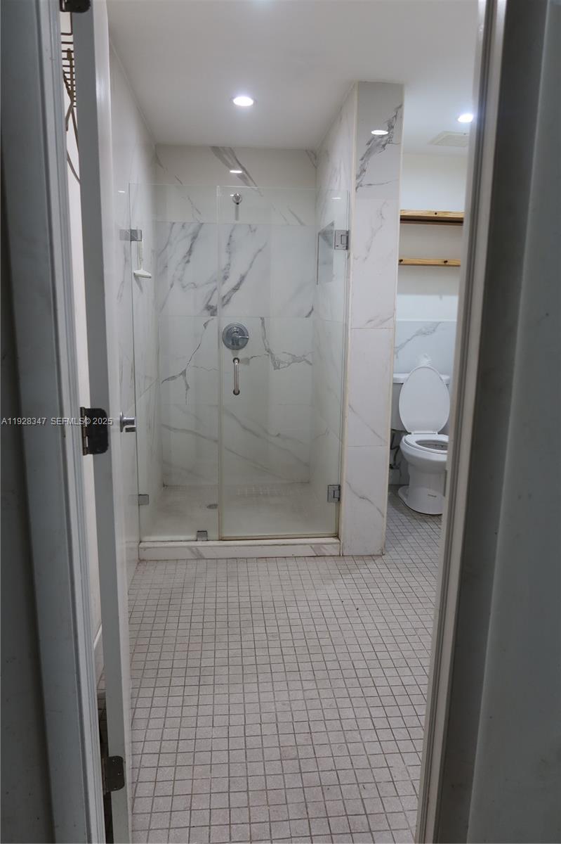 See details / sq. ft. $ 2025-12-10 0 Photo