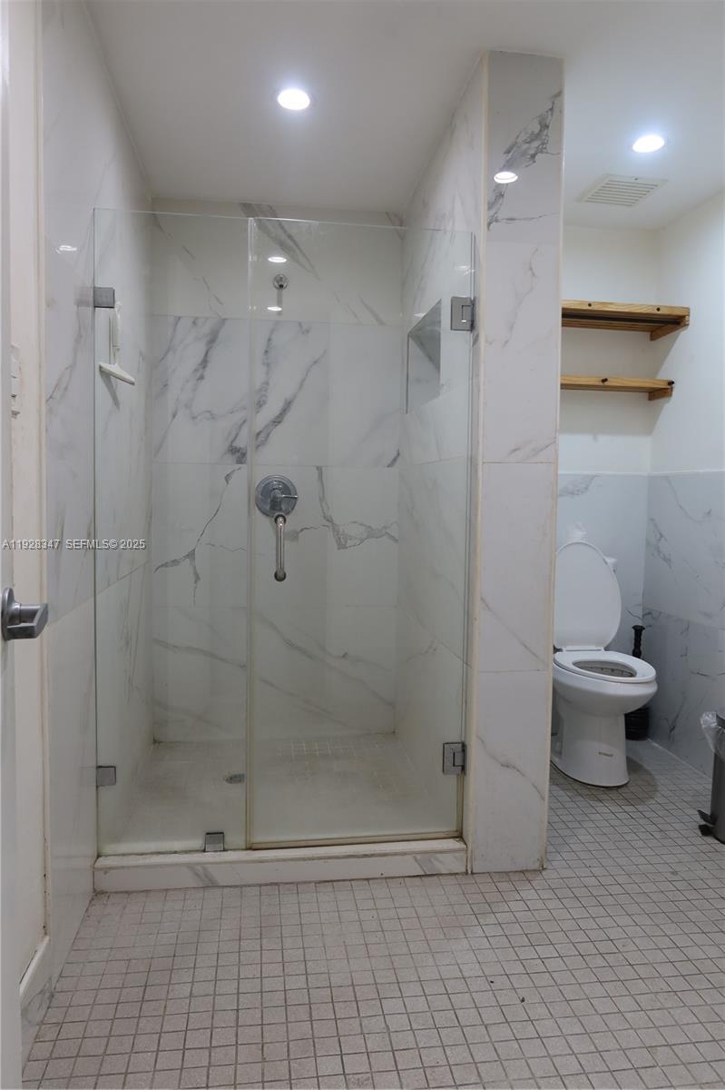 See details / sq. ft. $ 2025-12-10 0 Photo
