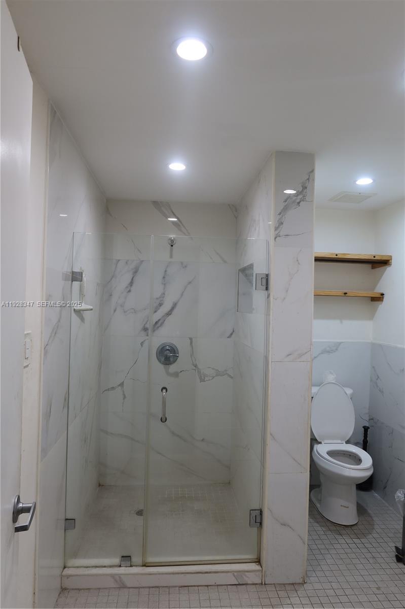 See details / sq. ft. $ 2025-12-10 0 Photo