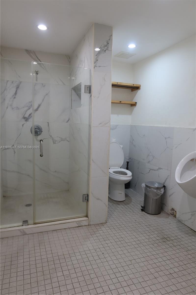 See details / sq. ft. $ 2025-12-10 0 Photo