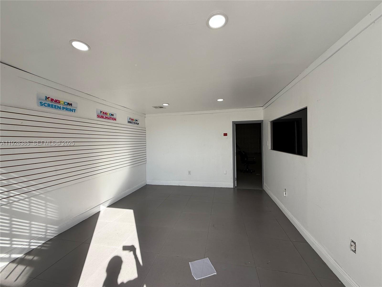 See details 10674 / sq. ft. $ 2025-12-10 0 Photo