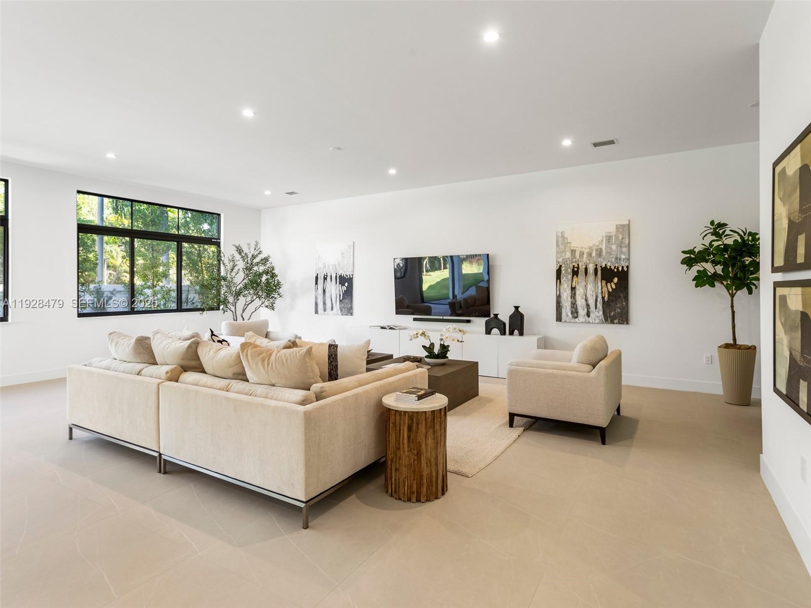 Подробнее 7285 4 / 4 4143 кв.футов $ 2025-12-10 0 Фото