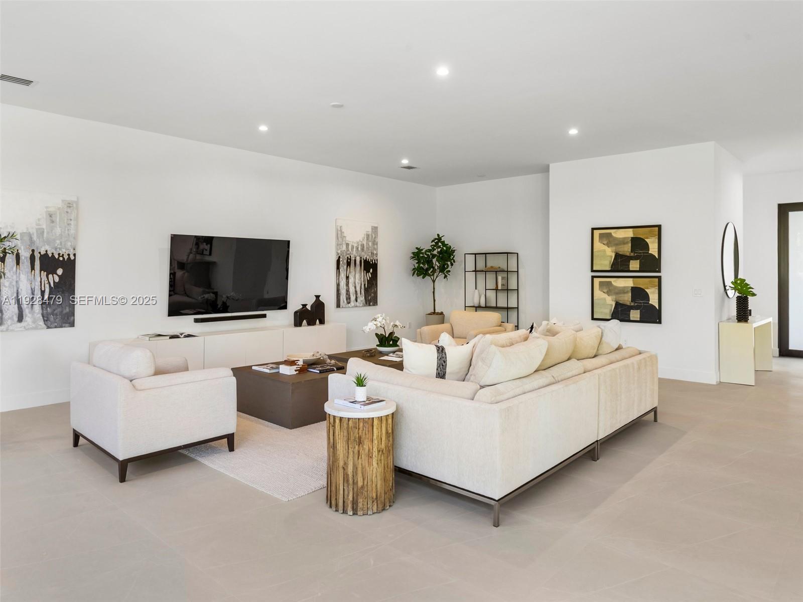 Подробнее 7285 4 / 4 4143 кв.футов $ 2025-12-10 0 Фото