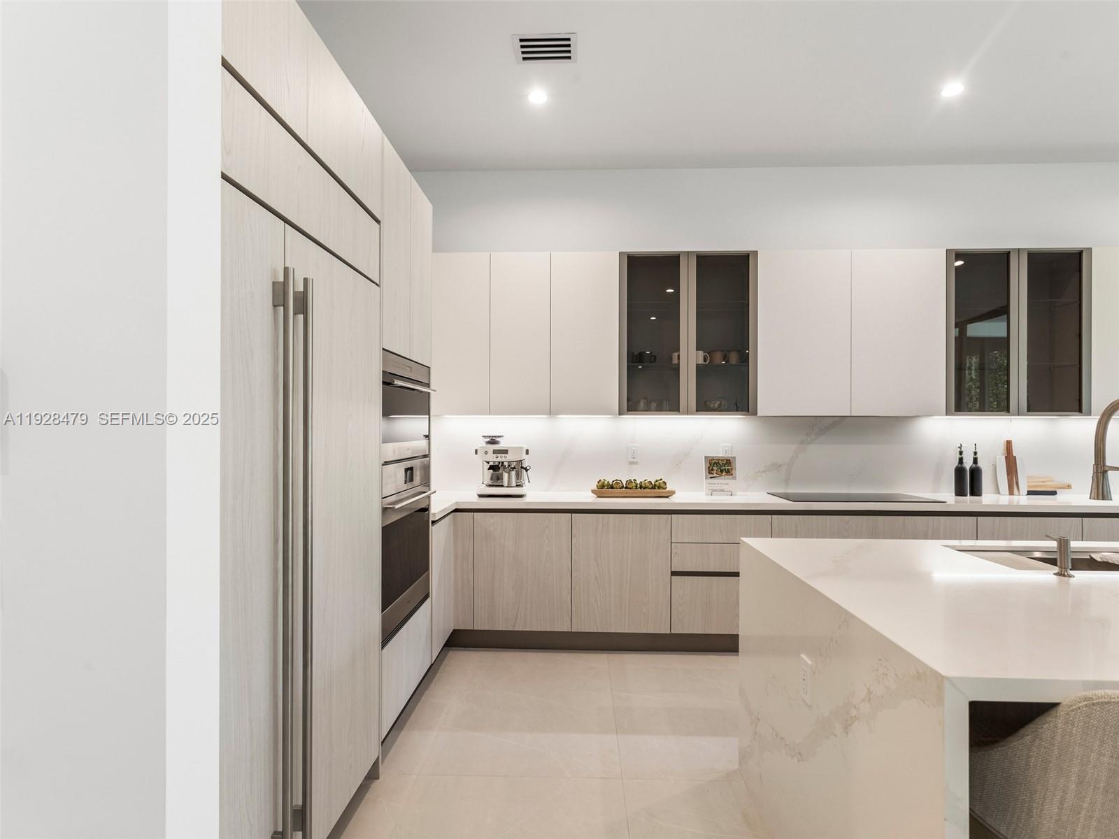 Подробнее 7285 4 / 4 4143 кв.футов $ 2025-12-10 0 Фото