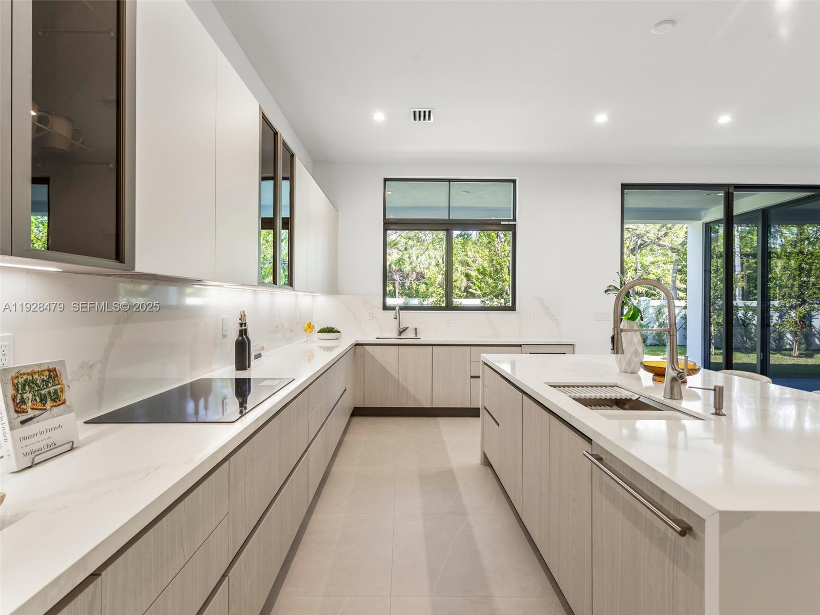 Подробнее 7285 4 / 4 4143 кв.футов $ 2025-12-10 0 Фото