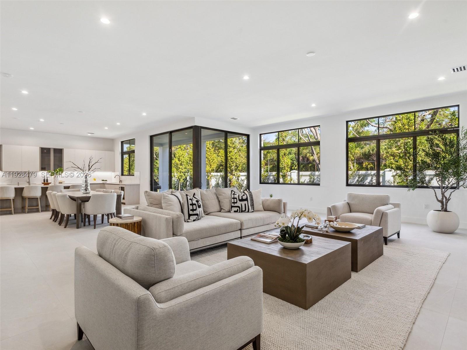 Подробнее 7285 4 / 4 4143 кв.футов $ 2025-12-10 0 Фото