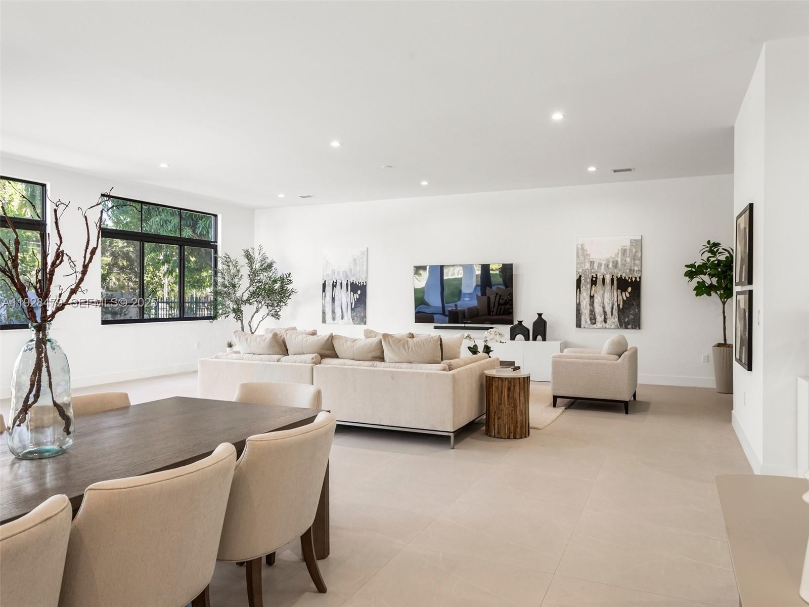 Подробнее 7285 4 / 4 4143 кв.футов $ 2025-12-10 0 Фото