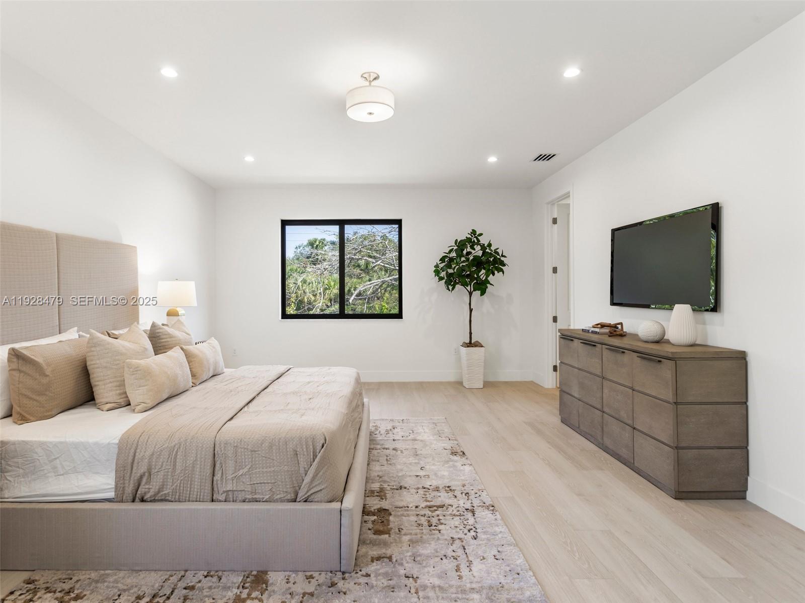 Подробнее 7285 4 / 4 4143 кв.футов $ 2025-12-10 0 Фото