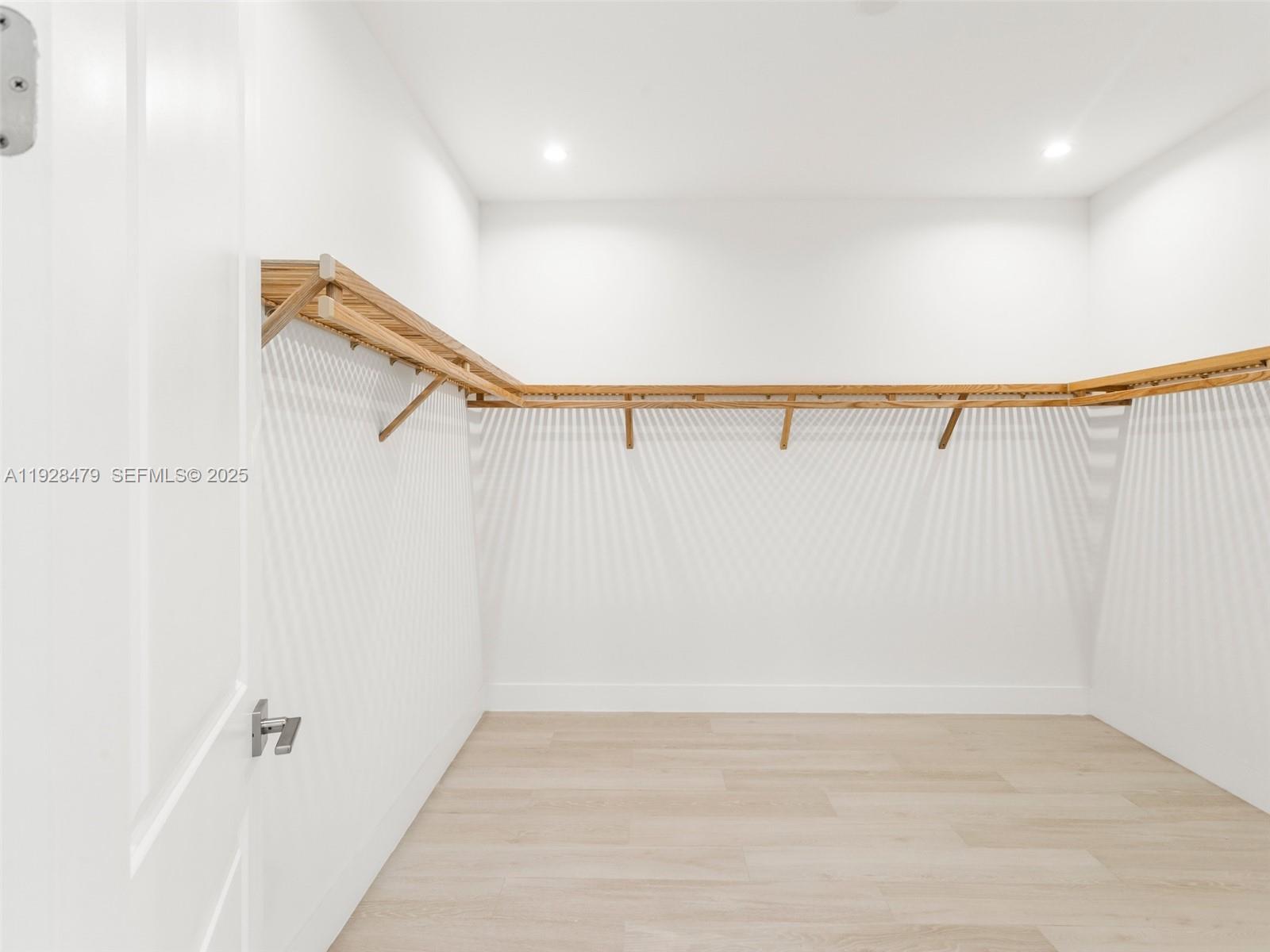 Подробнее 7285 4 / 4 4143 кв.футов $ 2025-12-10 0 Фото