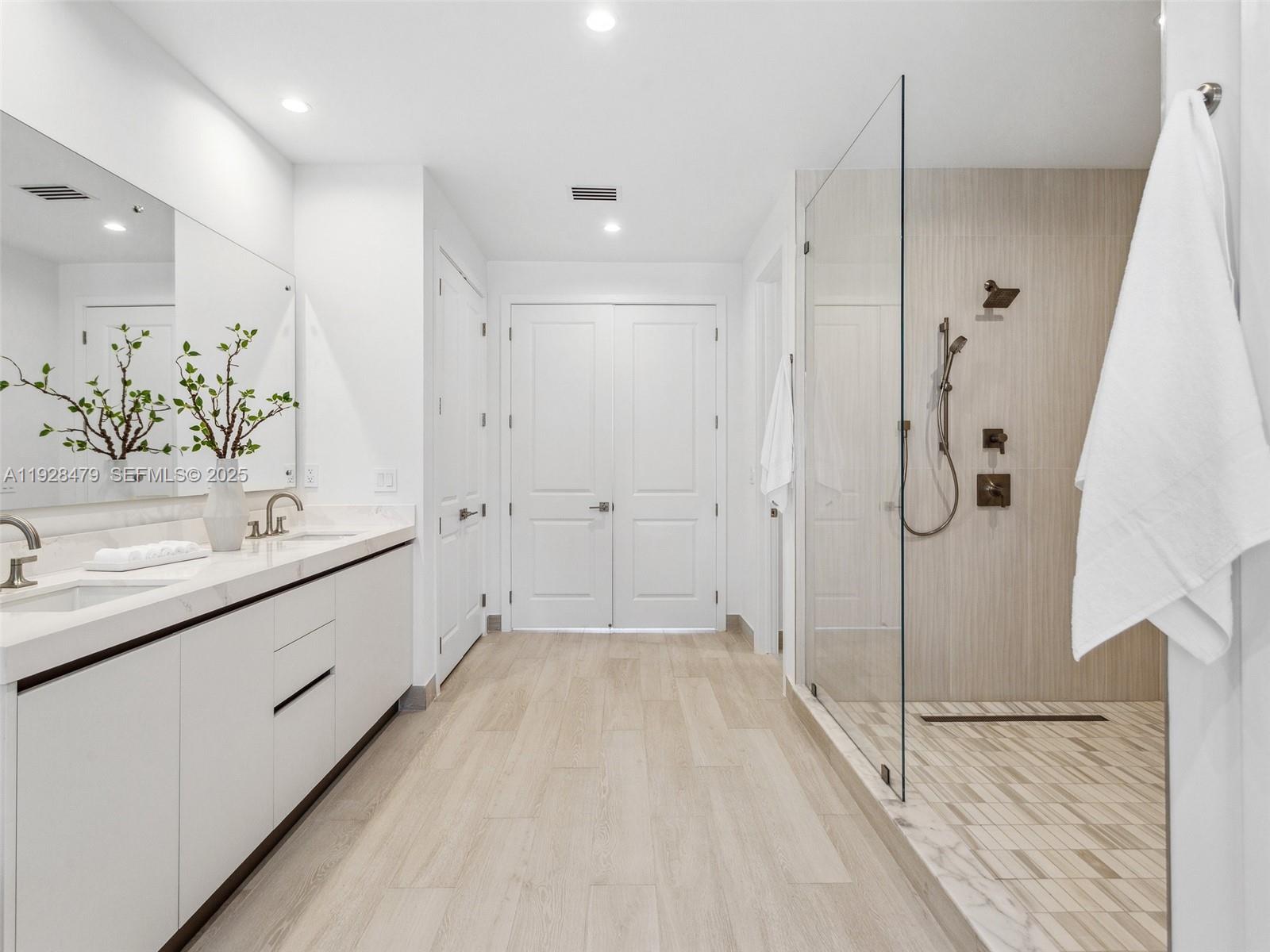 Подробнее 7285 4 / 4 4143 кв.футов $ 2025-12-10 0 Фото